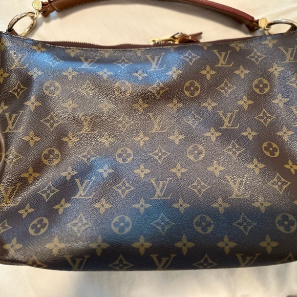 Louis Vuitton - Picture 12 of 15